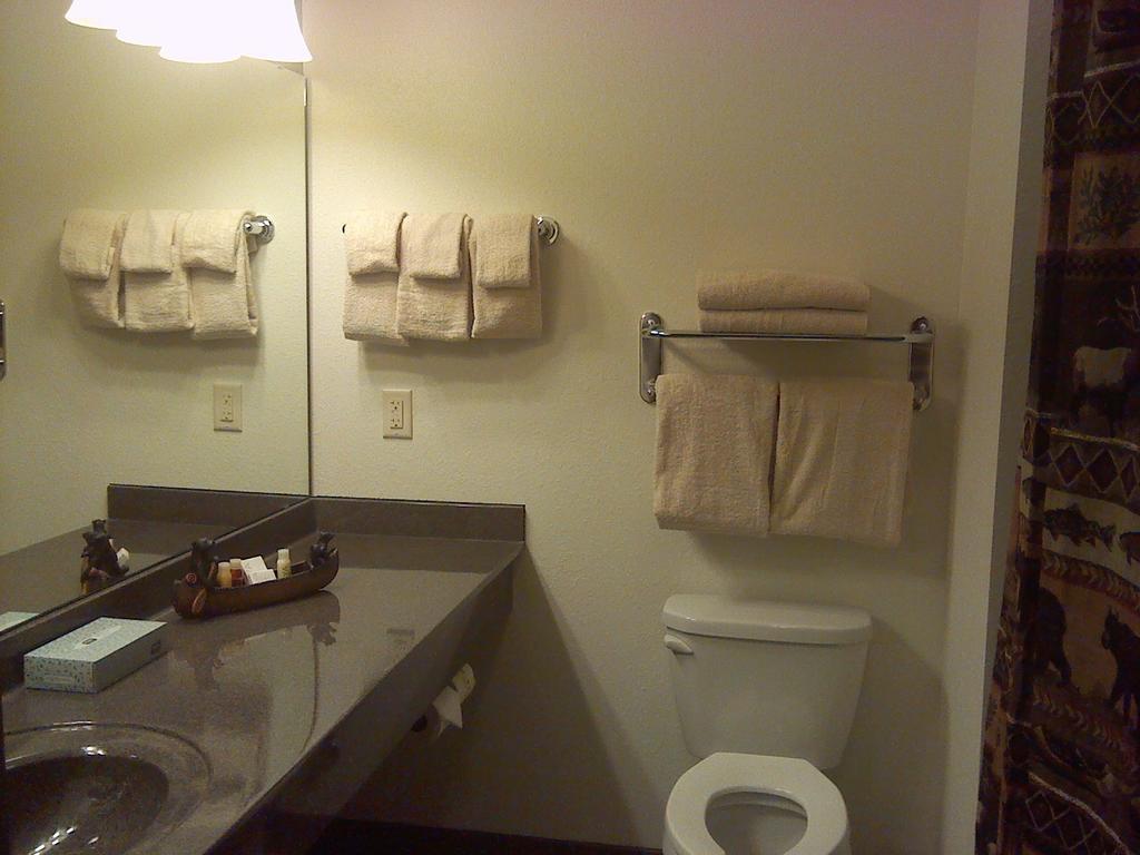 Junction Inn Suites & Conference Center Babbitt Quarto foto